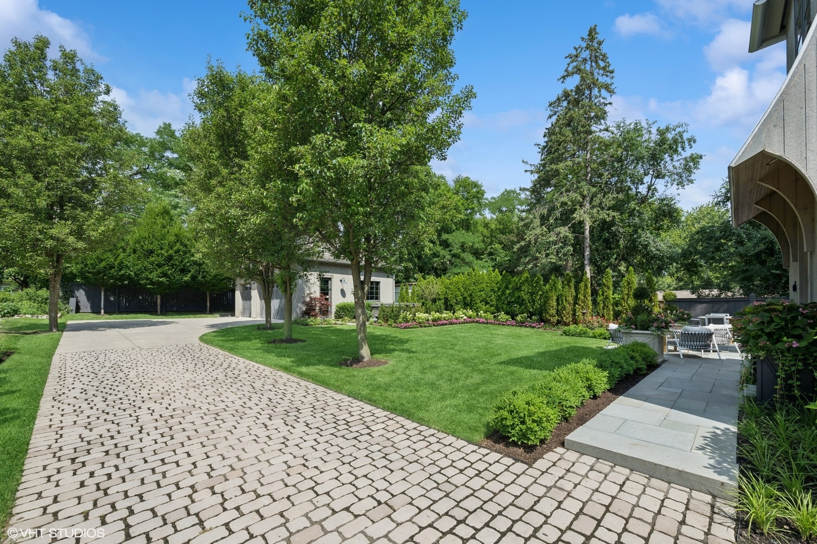 738 S Grove Avenue, Barrington, IL 60010