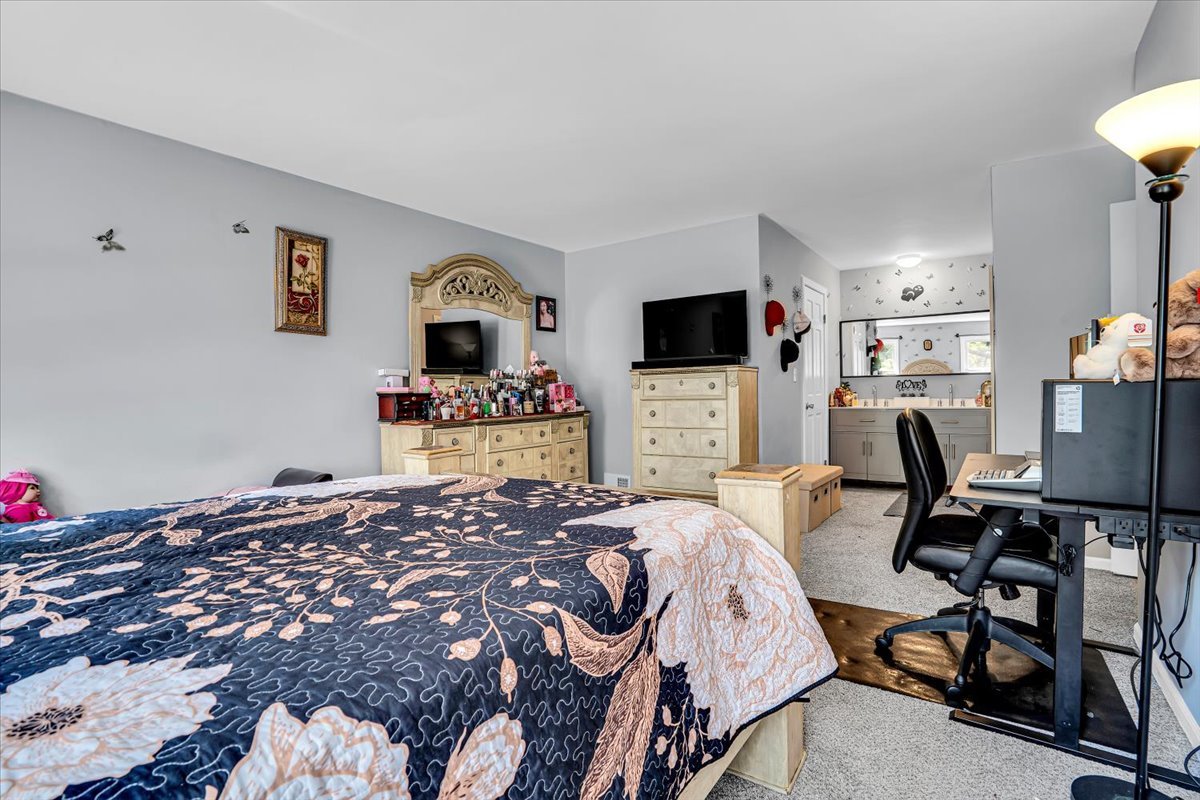 1734 Bishops Way, Mundelein, IL 60060