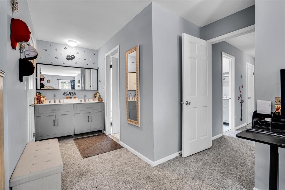 1734 Bishops Way, Mundelein, IL 60060