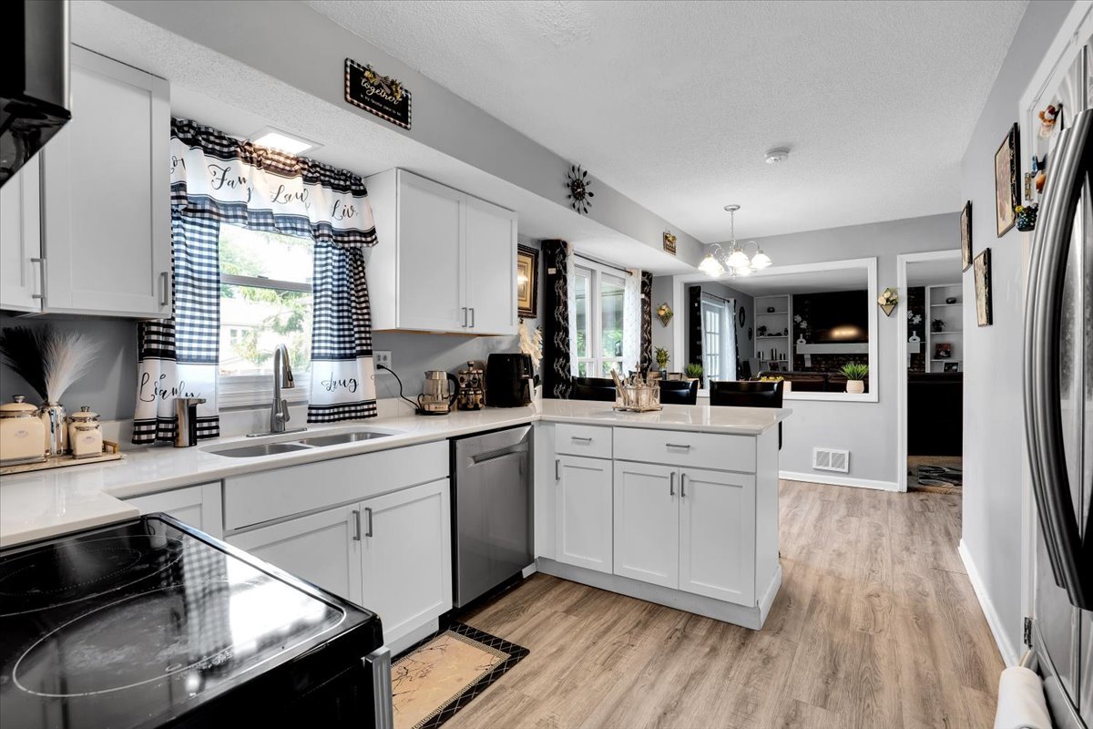 1734 Bishops Way, Mundelein, IL 60060