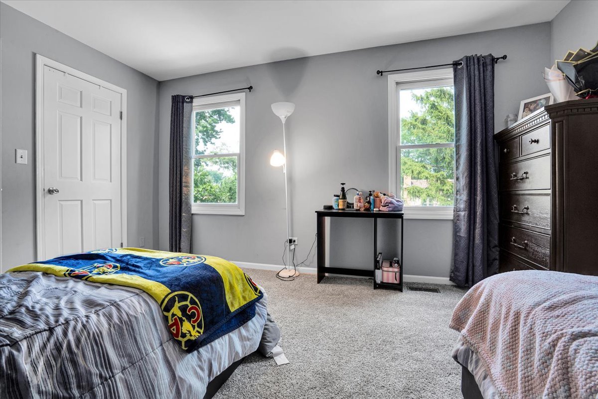 1734 Bishops Way, Mundelein, IL 60060