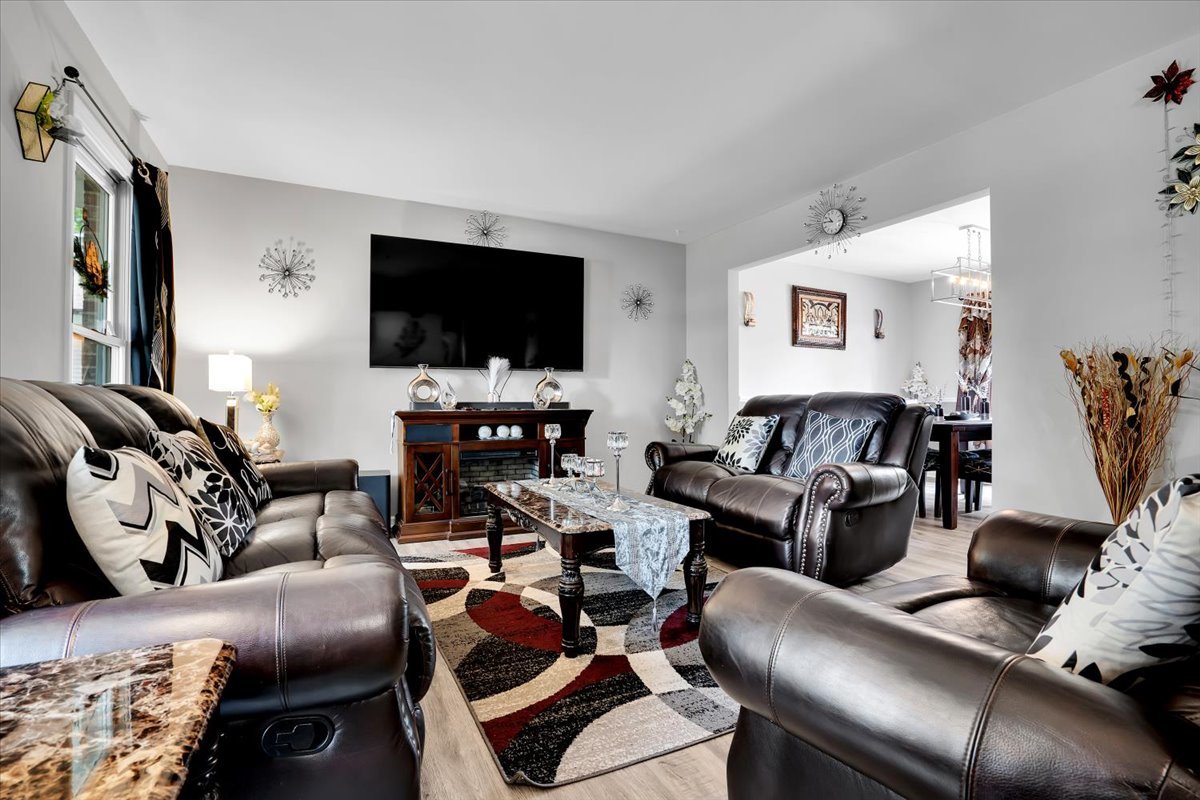 1734 Bishops Way, Mundelein, IL 60060