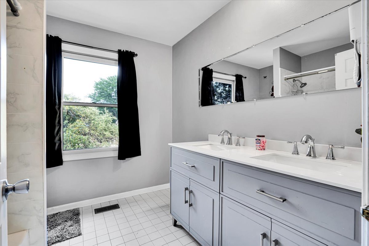 1734 Bishops Way, Mundelein, IL 60060