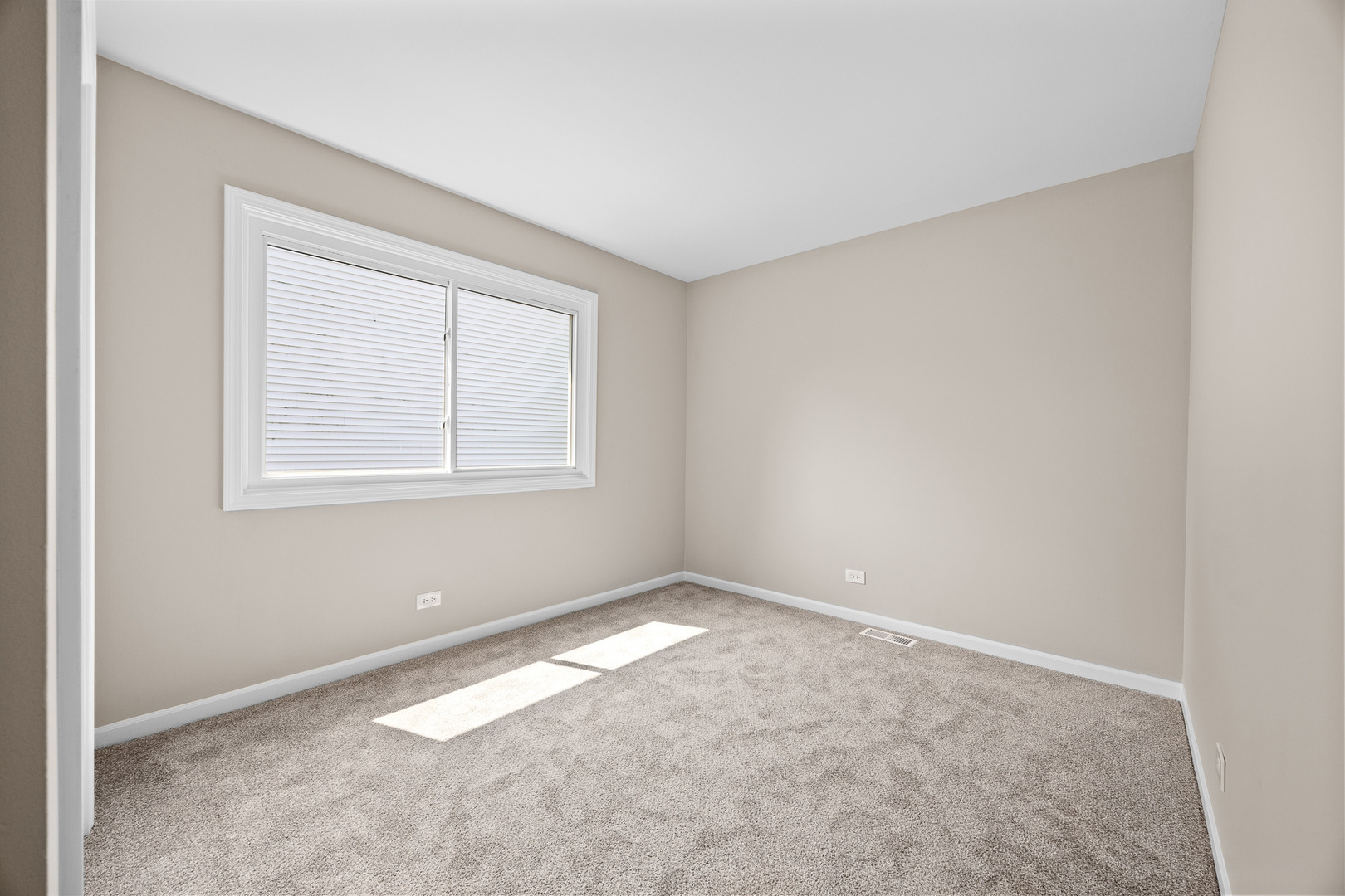 166 N Canyon Drive, Bolingbrook, IL 60490