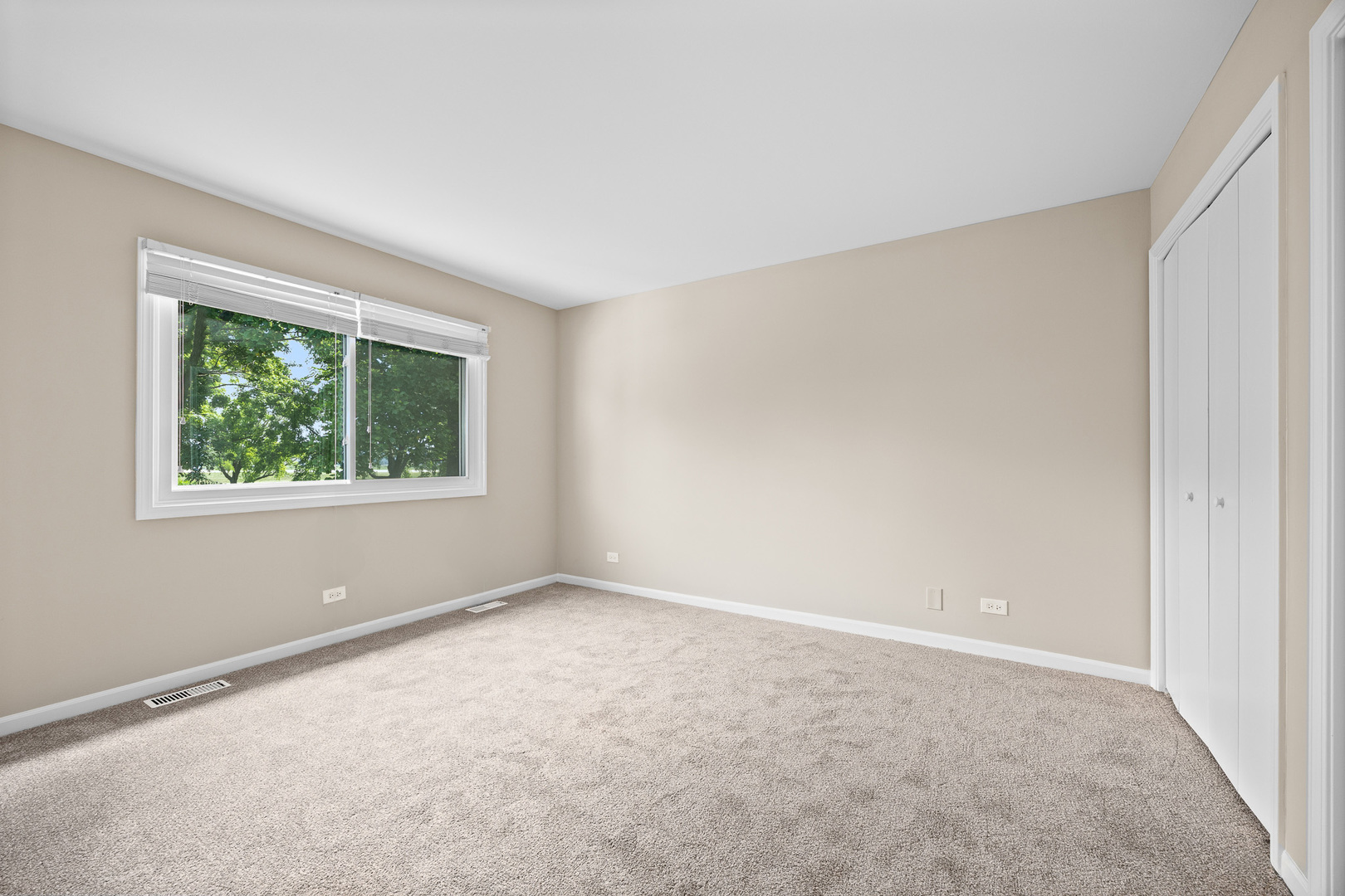 166 N Canyon Drive, Bolingbrook, IL 60490