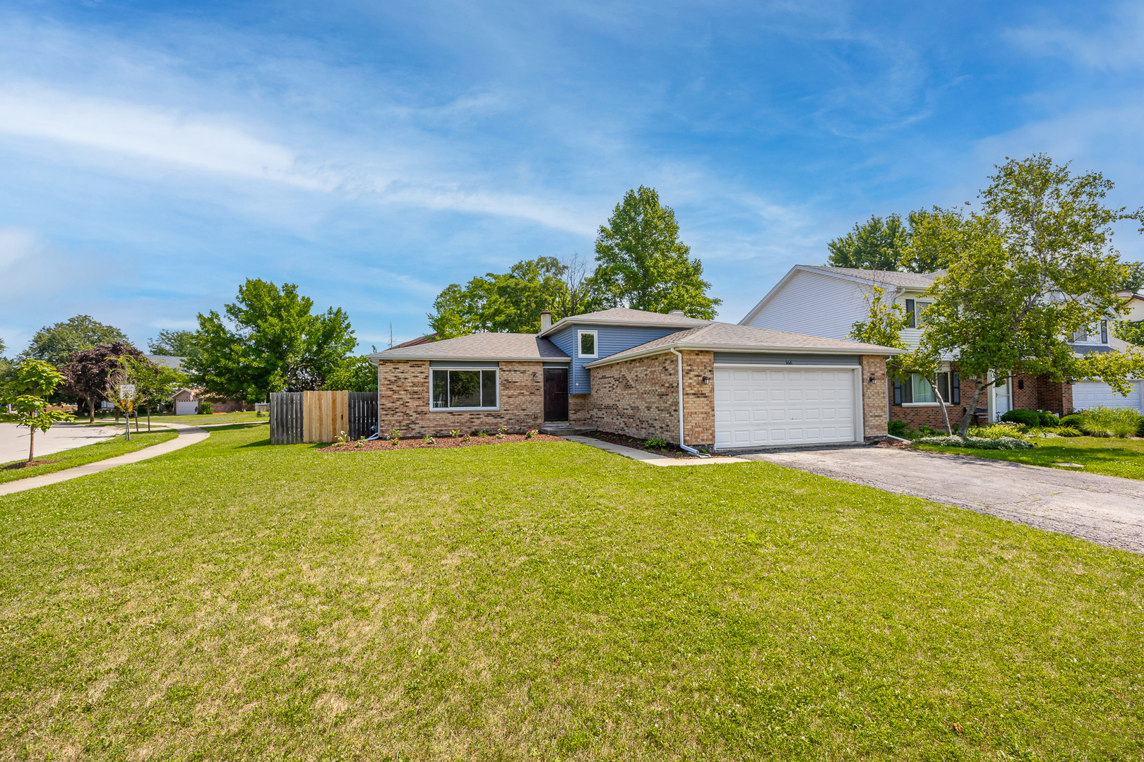 166 N Canyon Drive, Bolingbrook, IL 60490