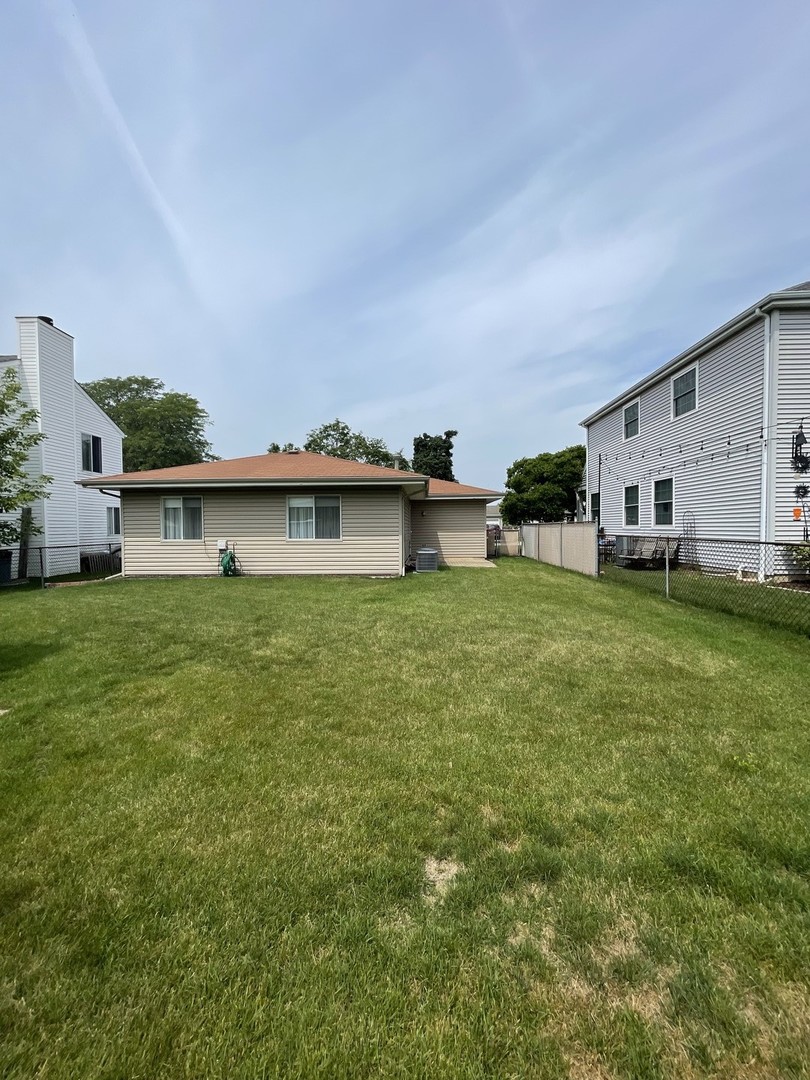 7019 Buckingham Circle, Woodridge, IL 60517