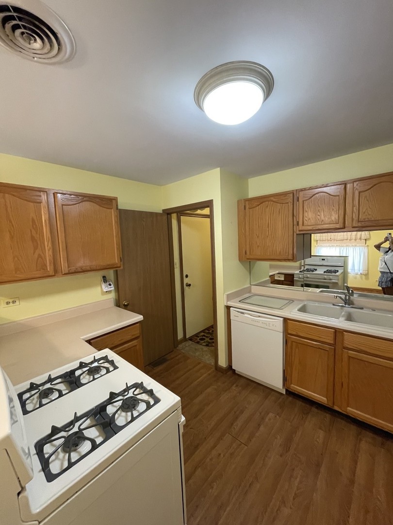 7019 Buckingham Circle, Woodridge, IL 60517