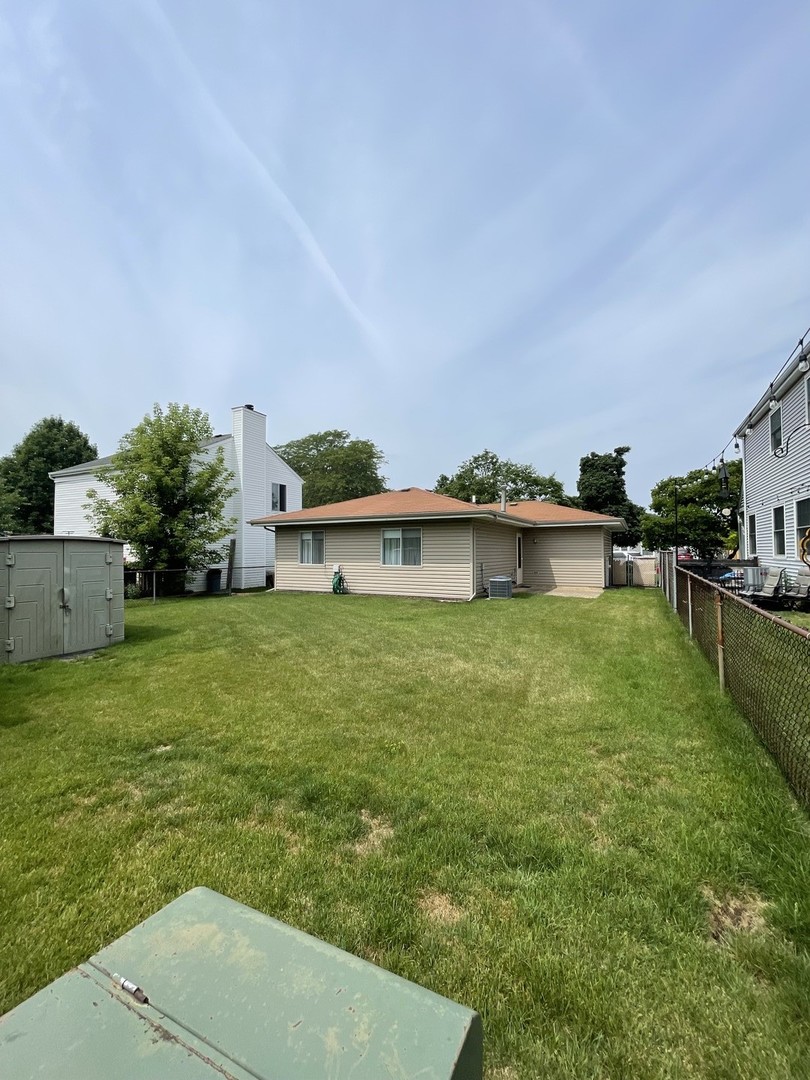 7019 Buckingham Circle, Woodridge, IL 60517