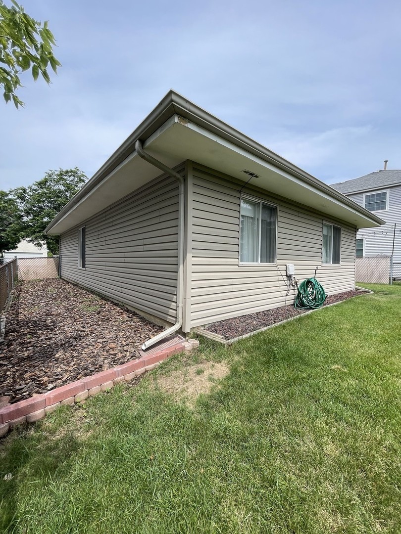 7019 Buckingham Circle, Woodridge, IL 60517