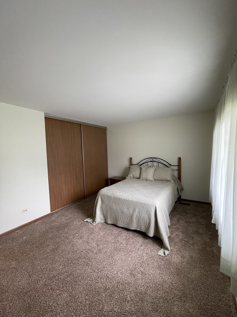7019 Buckingham Circle, Woodridge, IL 60517