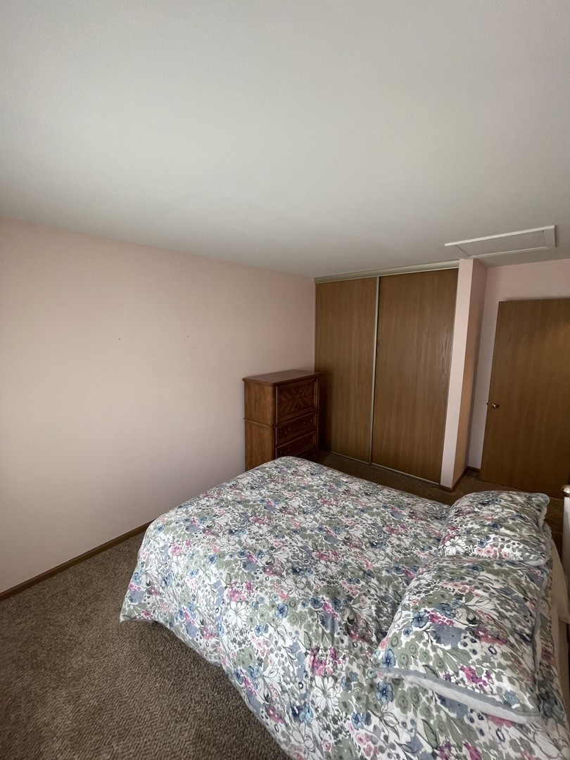 7019 Buckingham Circle, Woodridge, IL 60517