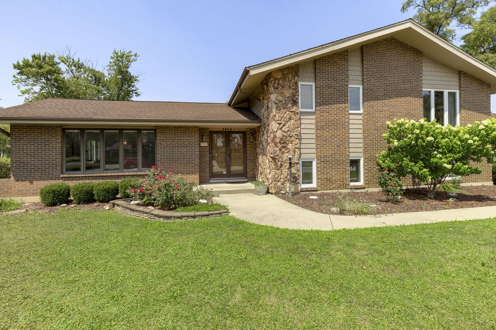 7317 Sunrise Avenue, Darien, IL 60561