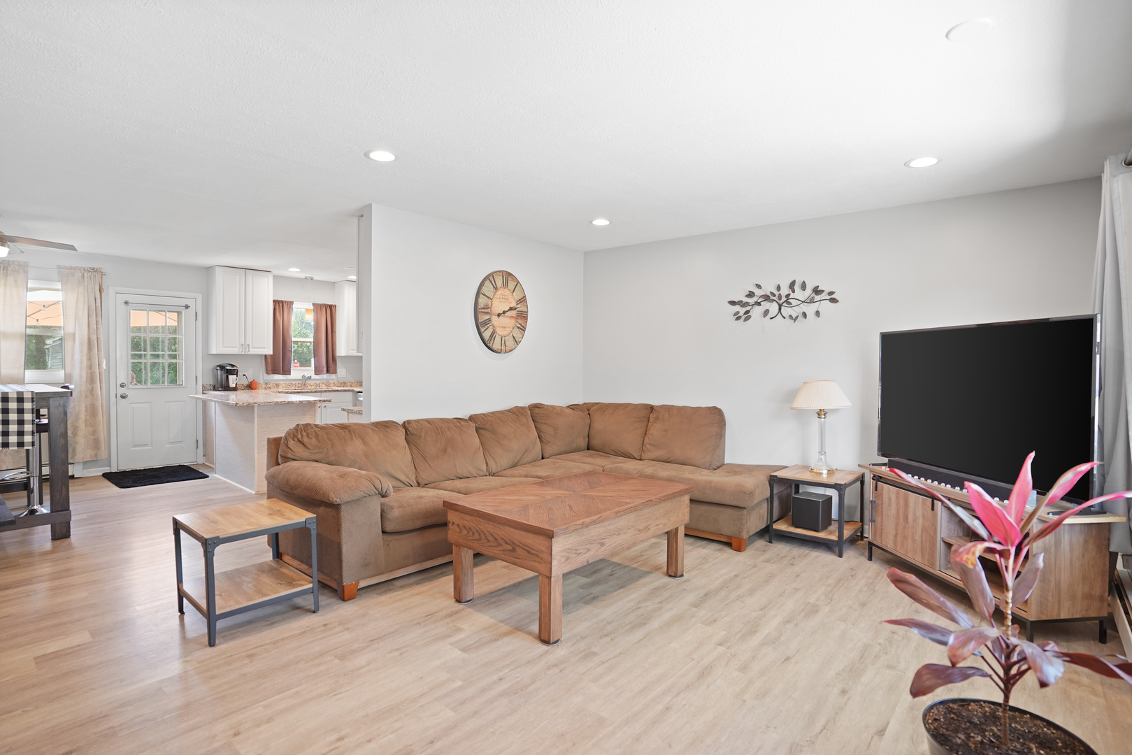 582 Phillips Circle, Antioch, IL 60002