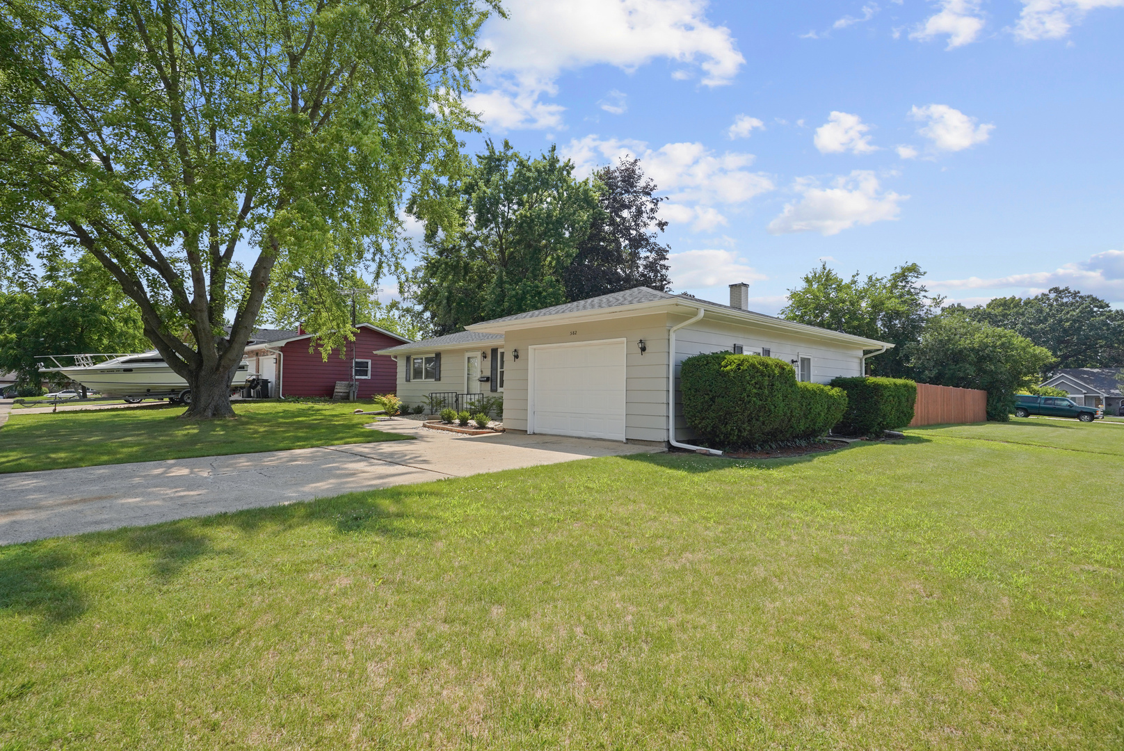 582 Phillips Circle, Antioch, IL 60002