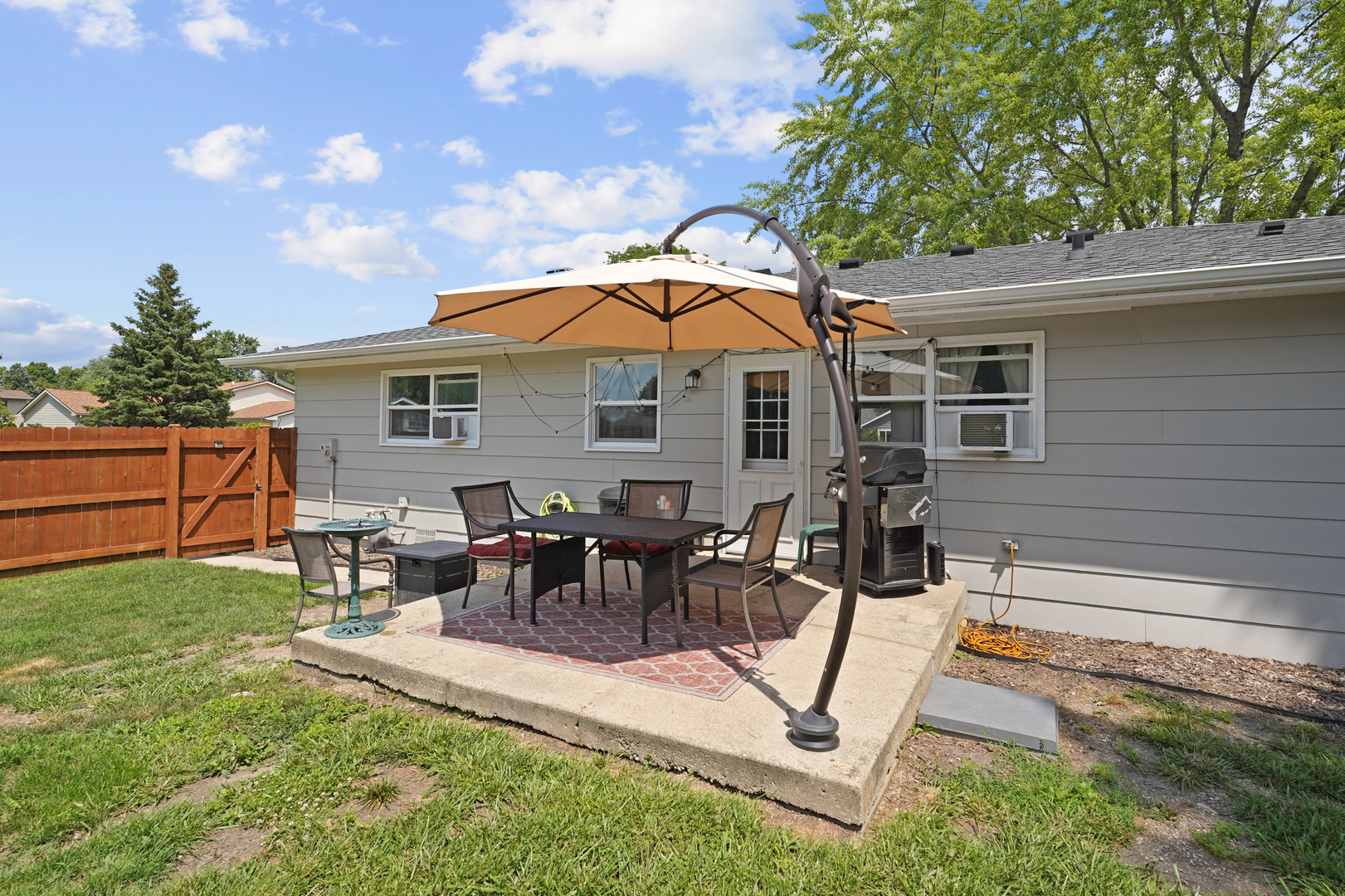 582 Phillips Circle, Antioch, IL 60002