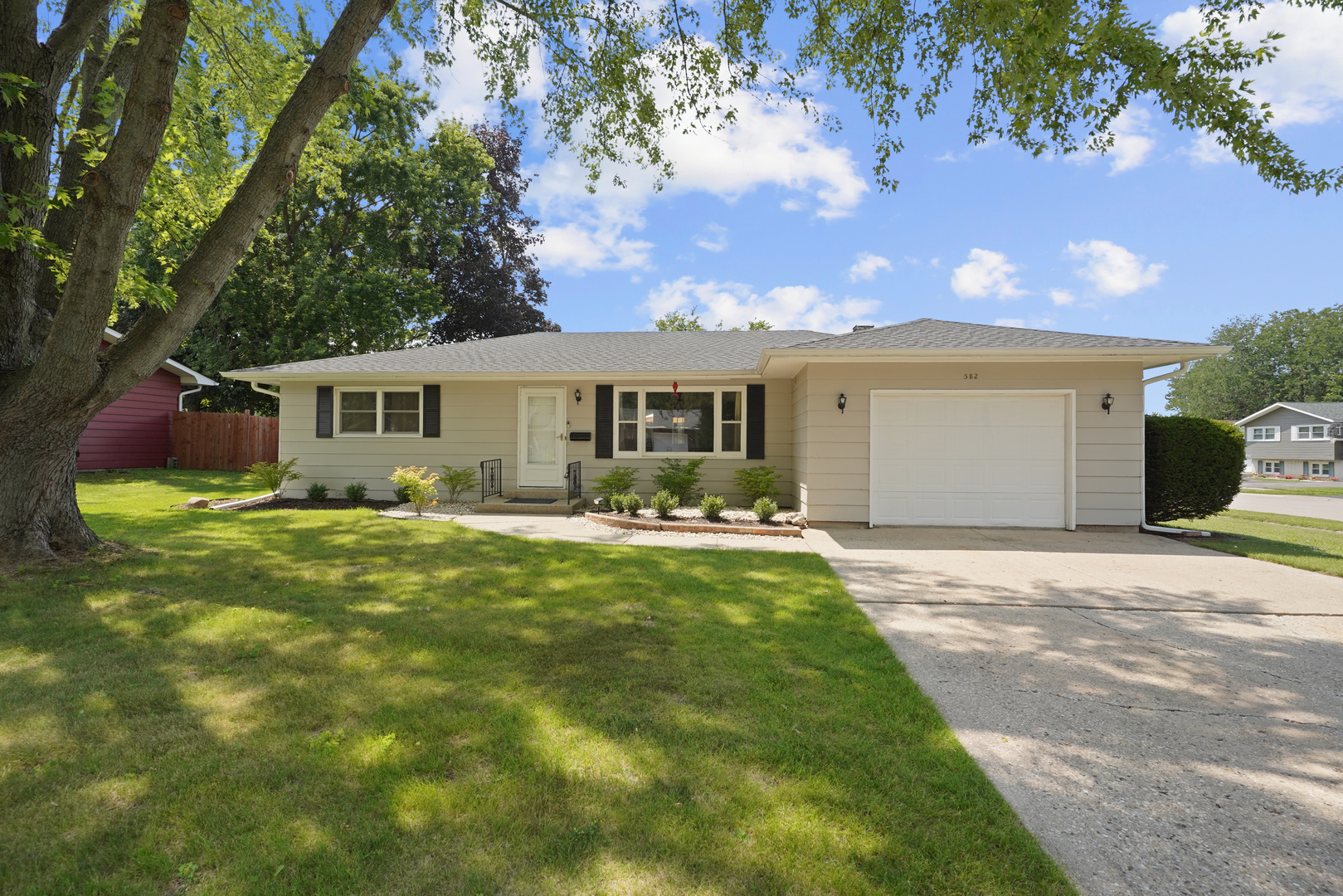 582 Phillips Circle, Antioch, IL 60002