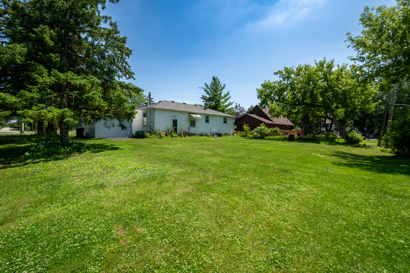 40484 N Deep Lake Road, Antioch, IL 60002