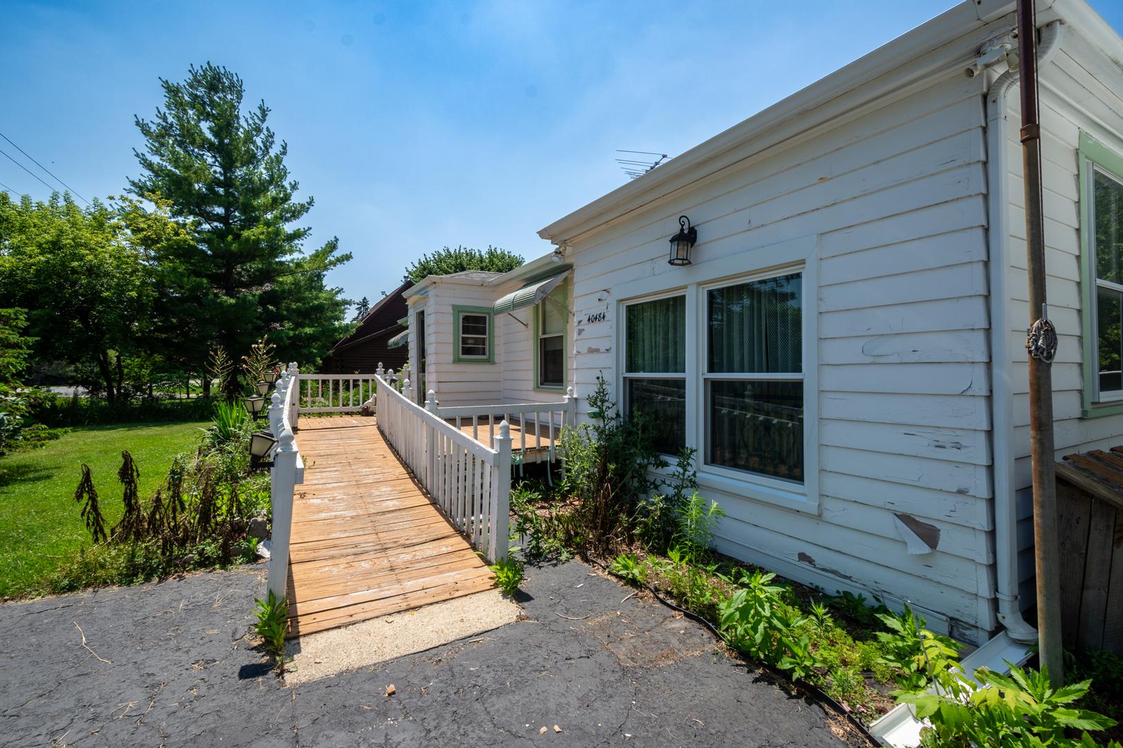 40484 N Deep Lake Road, Antioch, IL 60002
