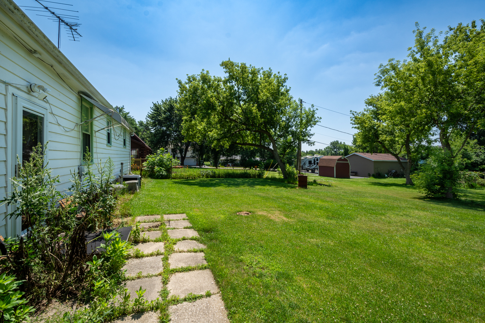 40484 N Deep Lake Road, Antioch, IL 60002