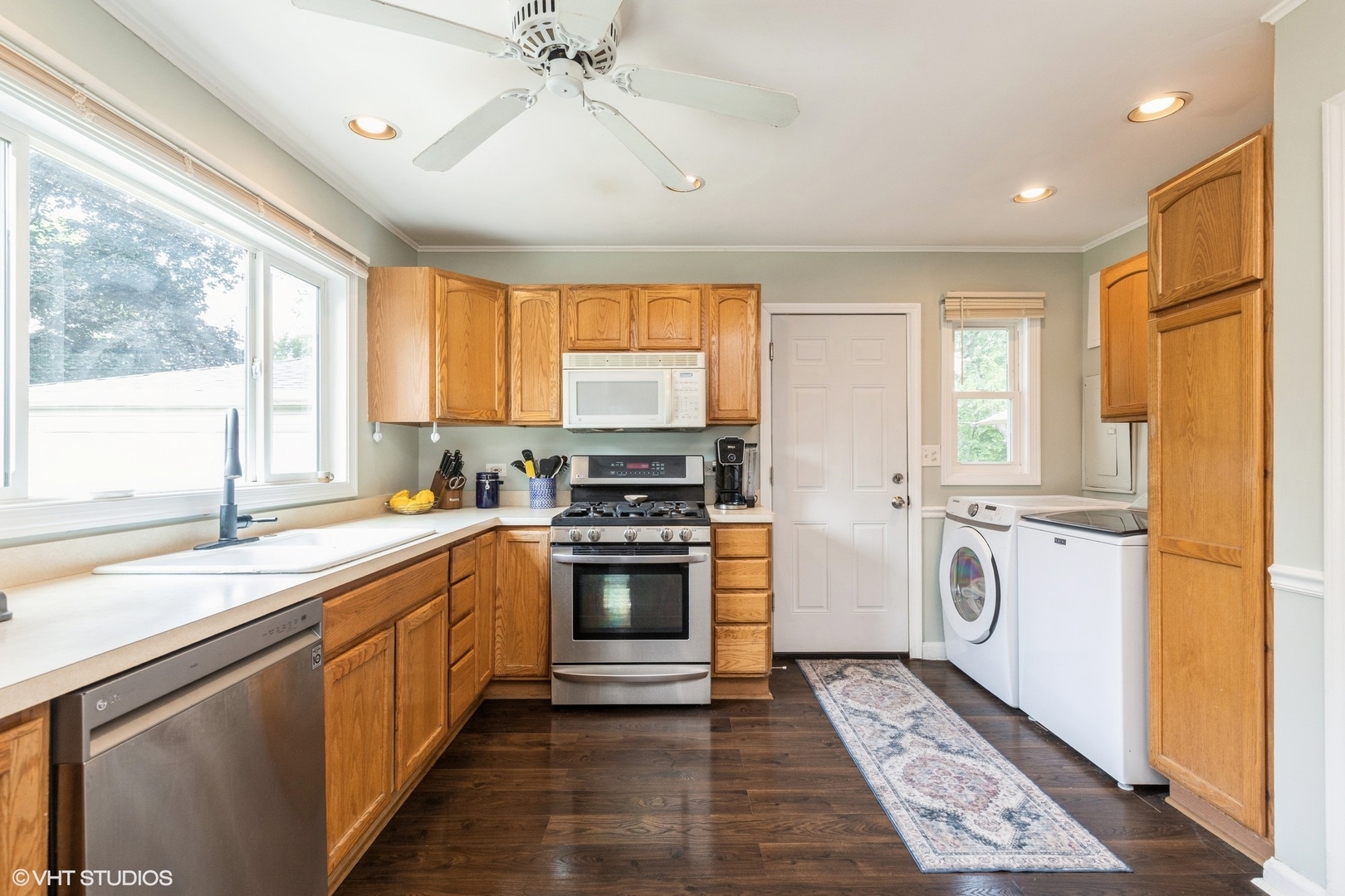 24 Johnathan Road, Lake Zurich, IL 60047