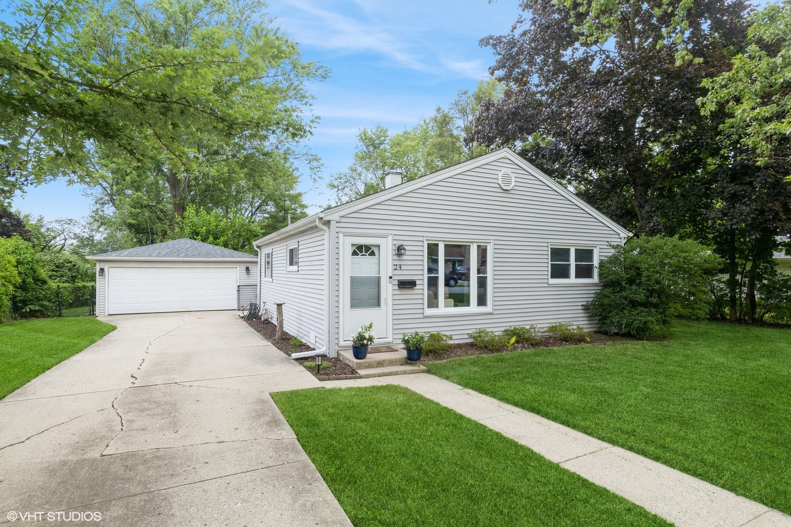 24 Johnathan Road, Lake Zurich, IL 60047