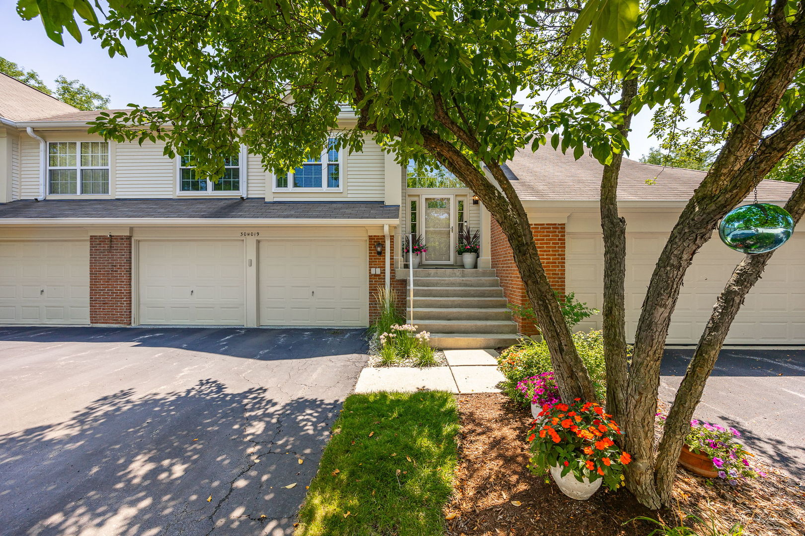 30W019 Plum Court, Warrenville, IL 60555