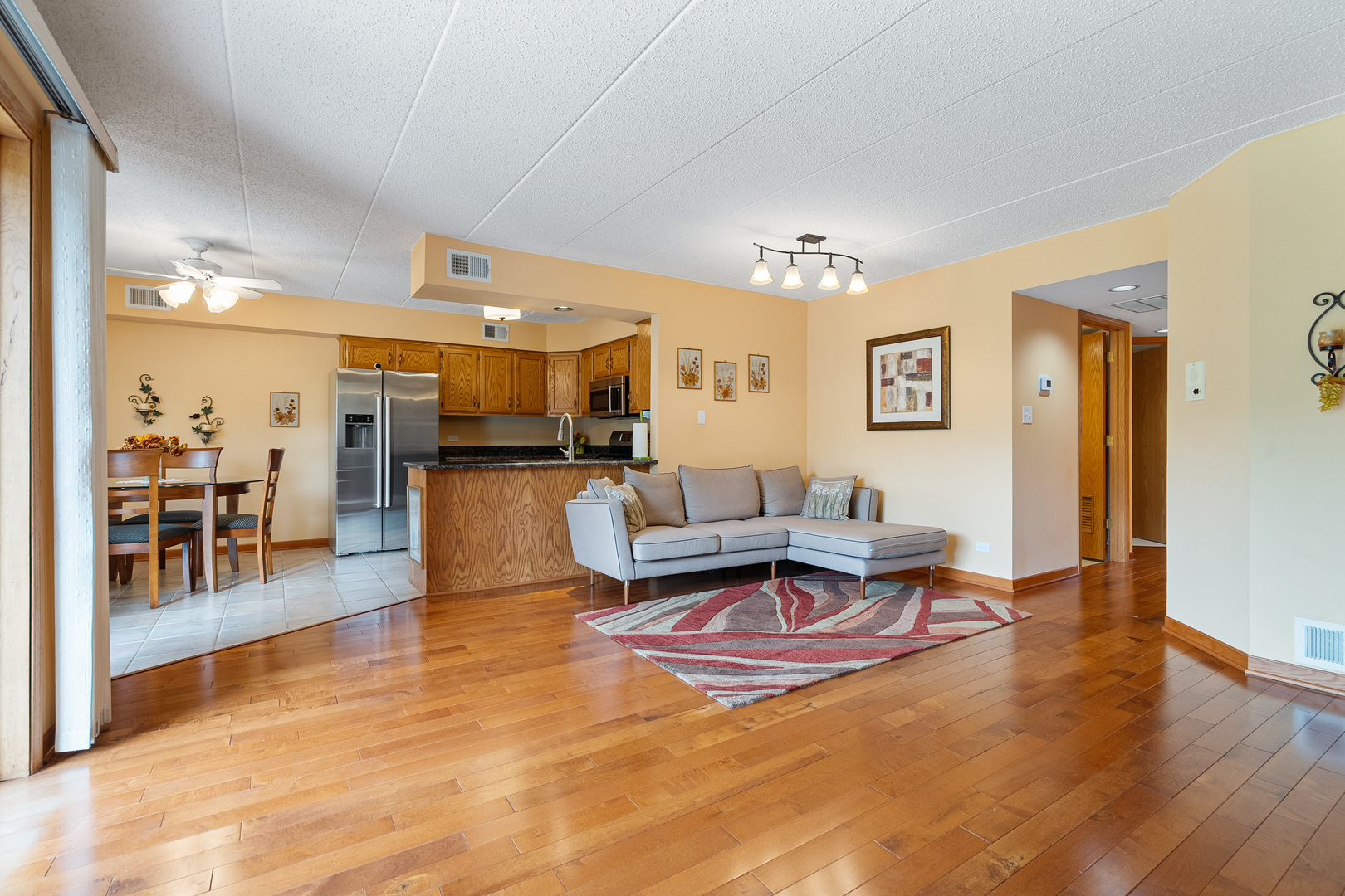 8697 W 111th Street #2D, Palos Hills, IL 60465