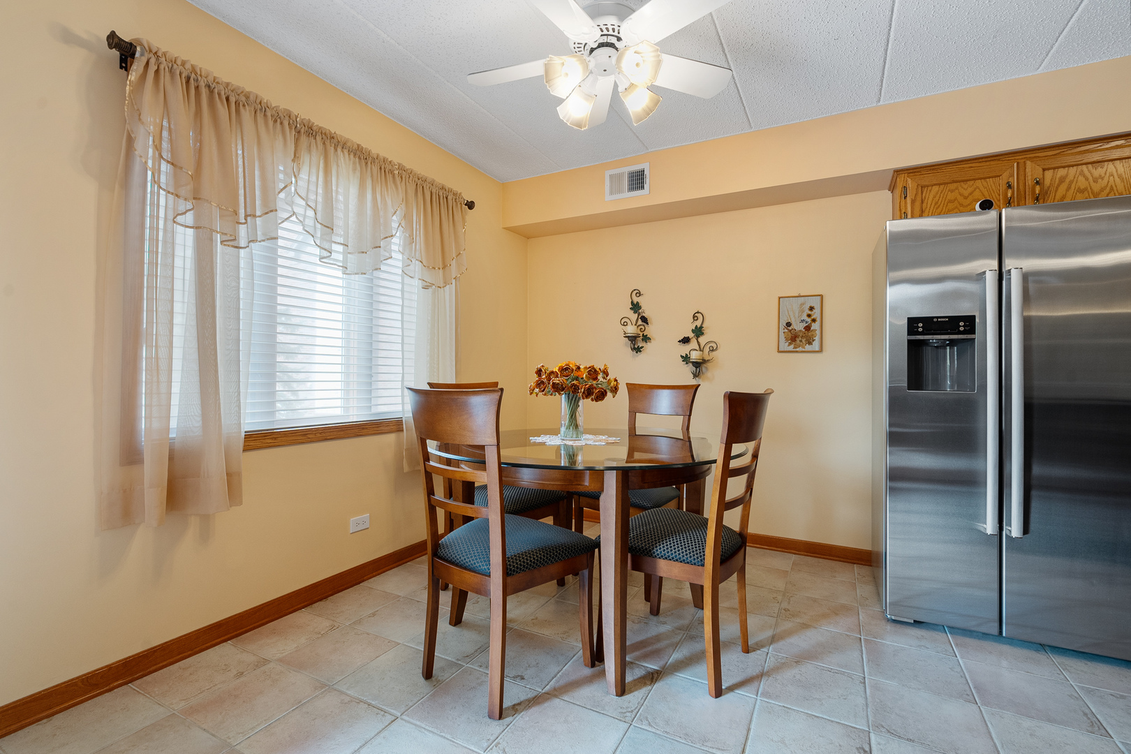8697 W 111th Street #2D, Palos Hills, IL 60465
