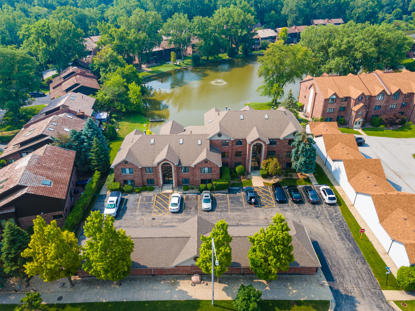 8697 W 111th Street #2D, Palos Hills, IL 60465
