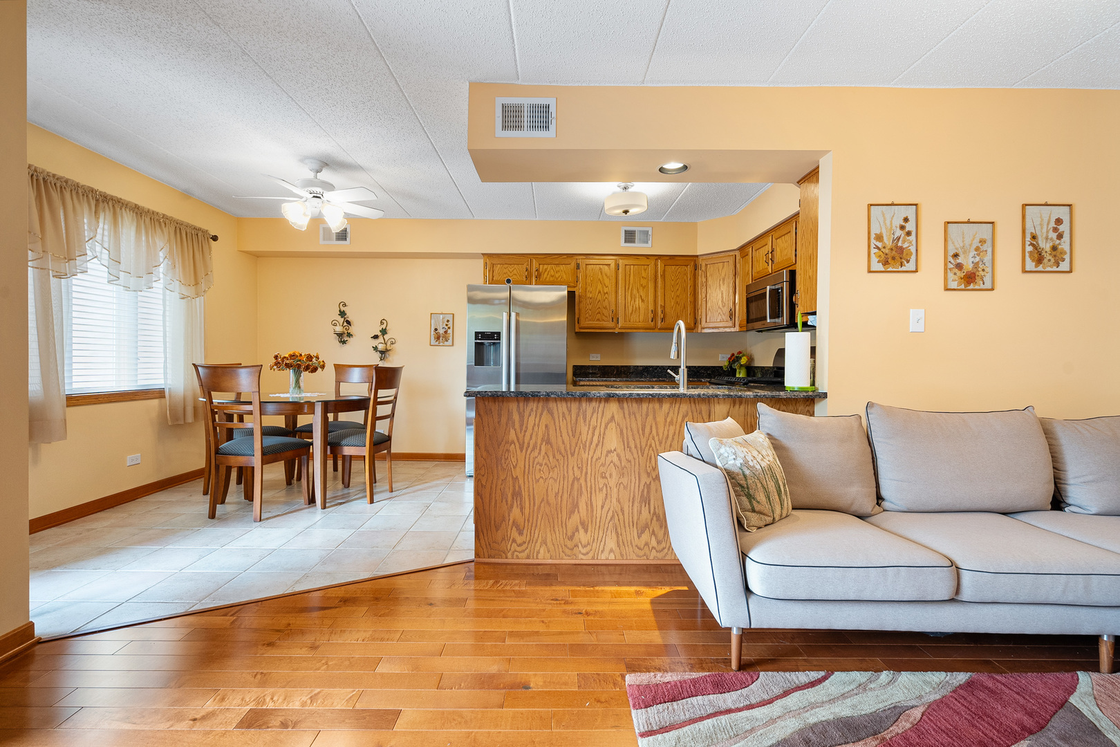 8697 W 111th Street #2D, Palos Hills, IL 60465