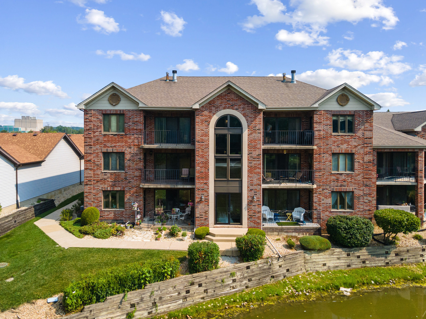 8697 W 111th Street #2D, Palos Hills, IL 60465