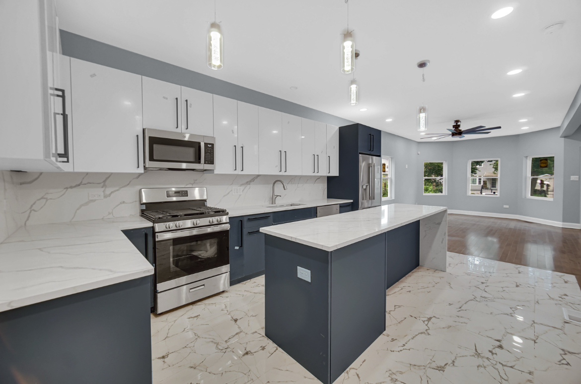37 N Lotus Avenue, Chicago, IL 60644
