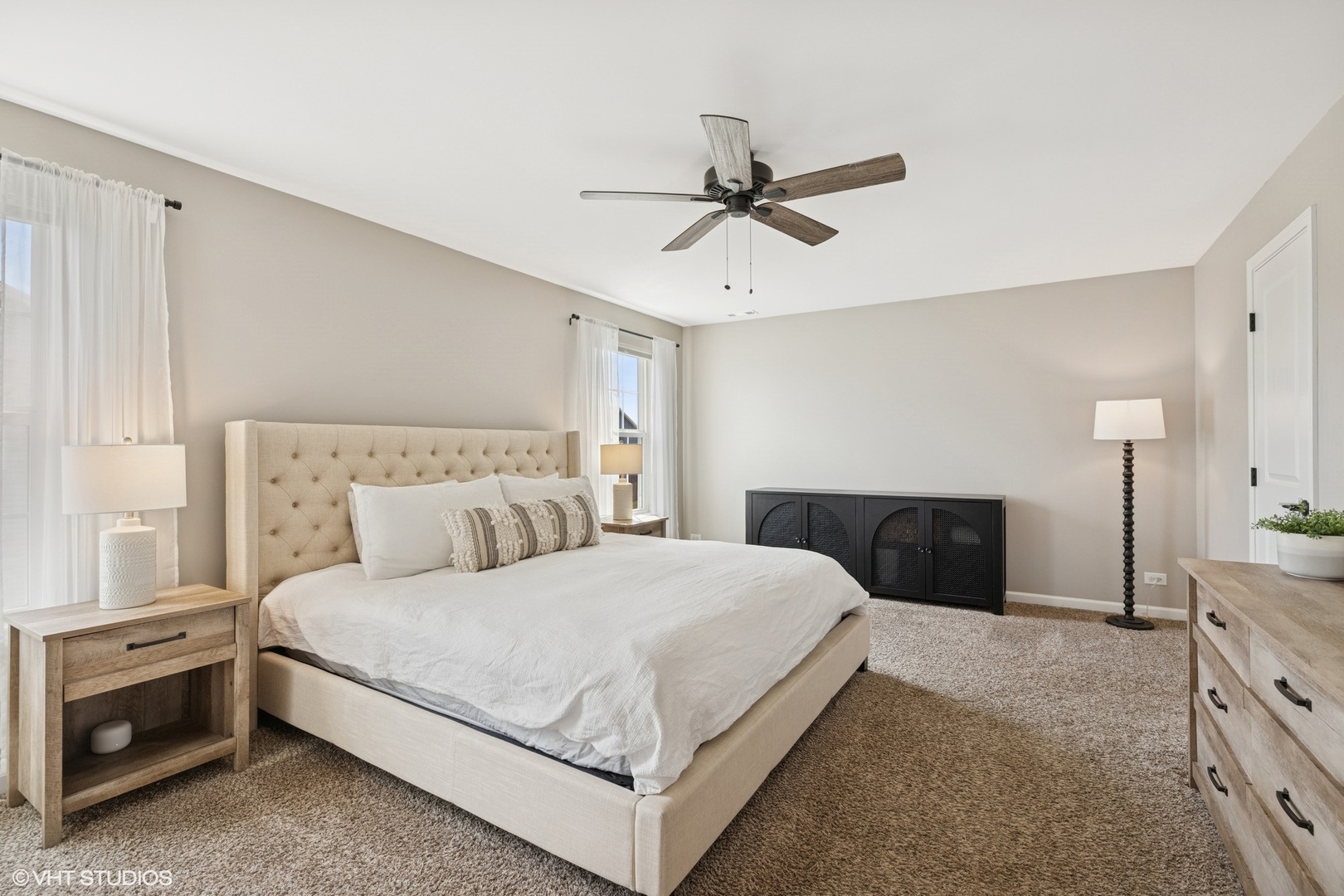 942 Sunburst Lane, Gilberts, IL 60136