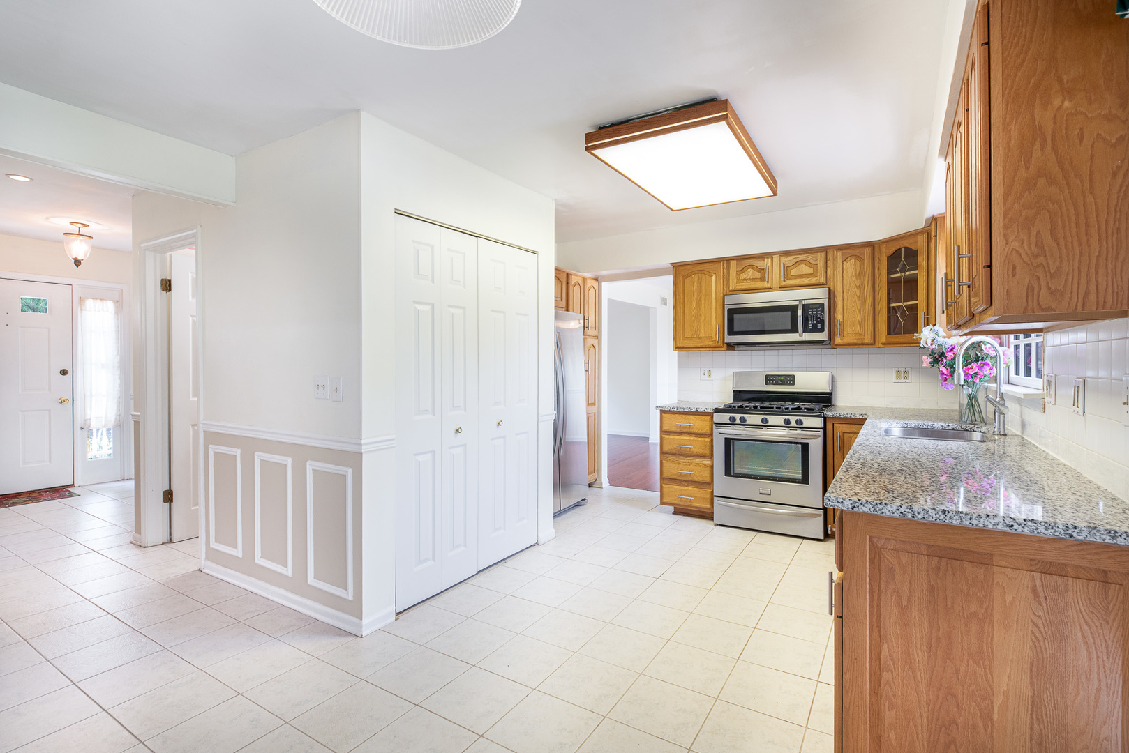 215 Annapolis Drive, Vernon Hills, IL 60061