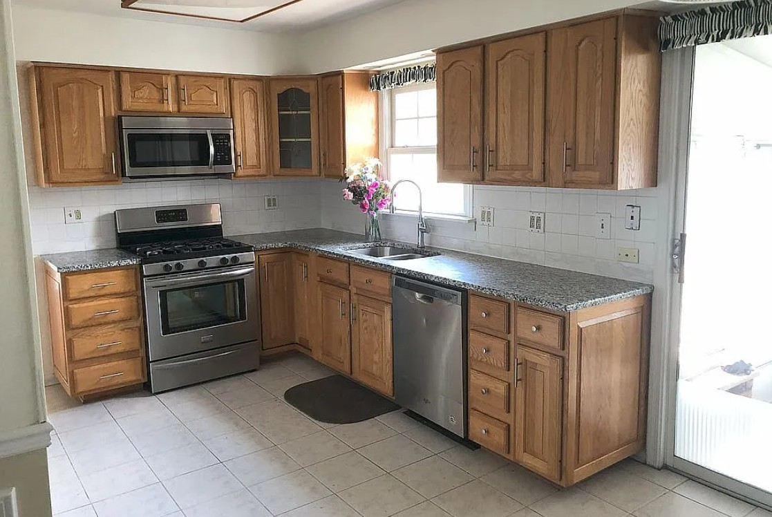 215 Annapolis Drive, Vernon Hills, IL 60061