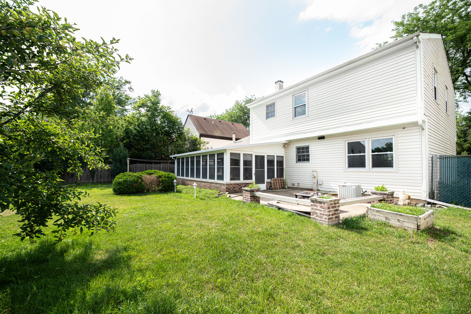215 Annapolis Drive, Vernon Hills, IL 60061