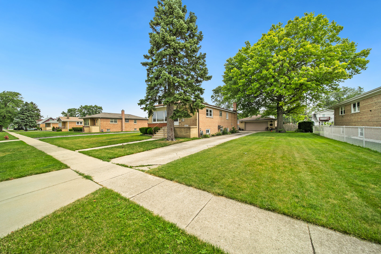 8013 Neva Avenue, Burbank, IL 60459