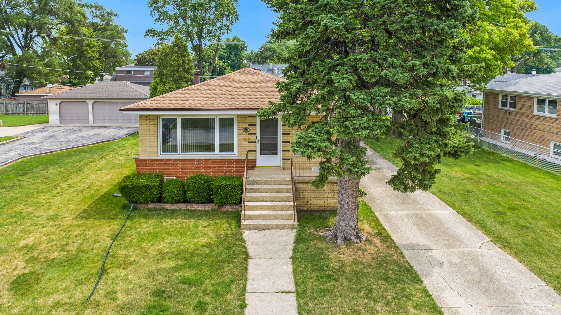8013 Neva Avenue, Burbank, IL 60459