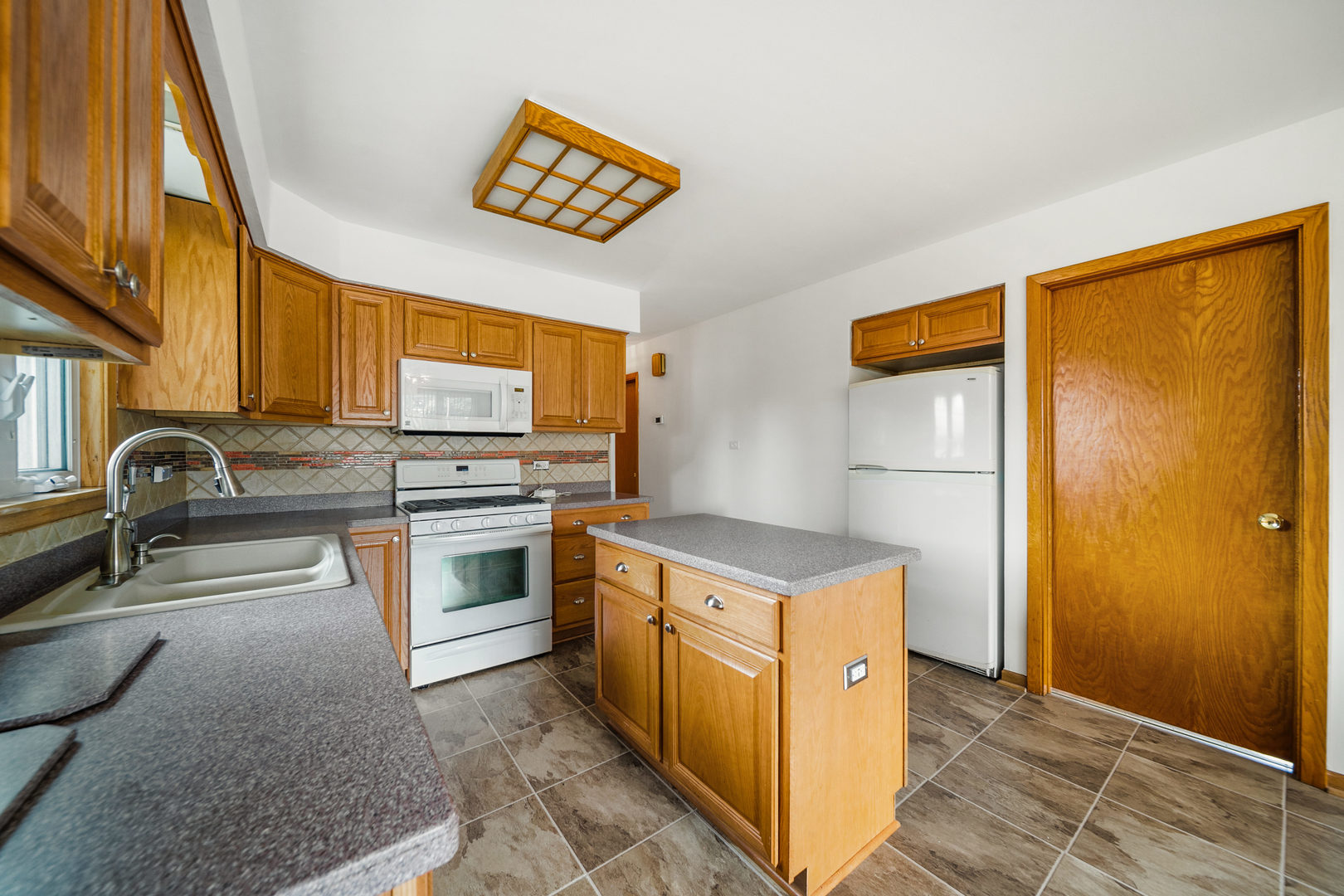 8013 Neva Avenue, Burbank, IL 60459