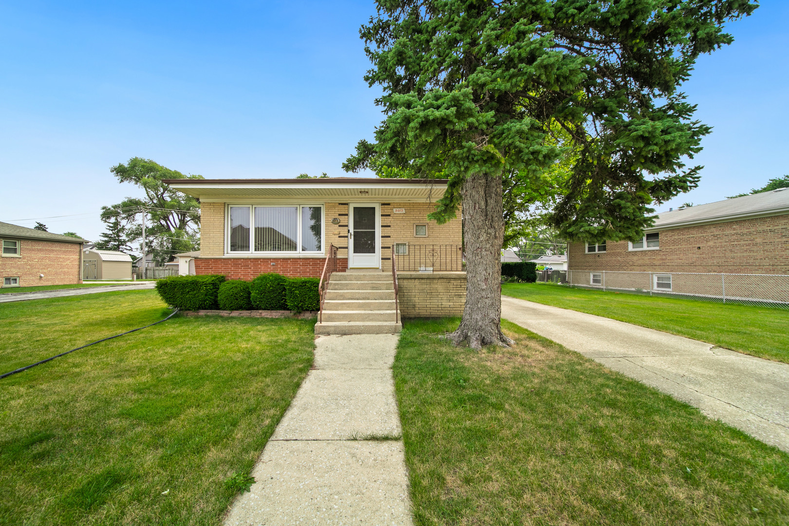 8013 Neva Avenue, Burbank, IL 60459