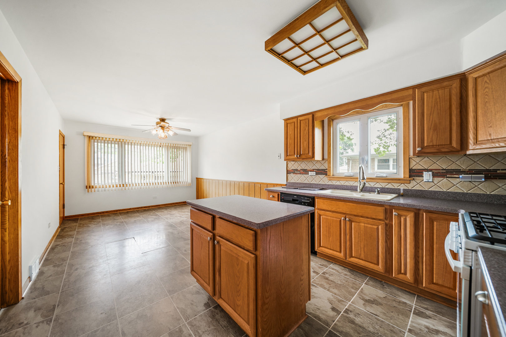 8013 Neva Avenue, Burbank, IL 60459