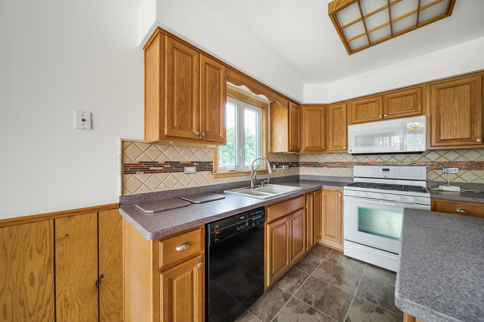 8013 Neva Avenue, Burbank, IL 60459
