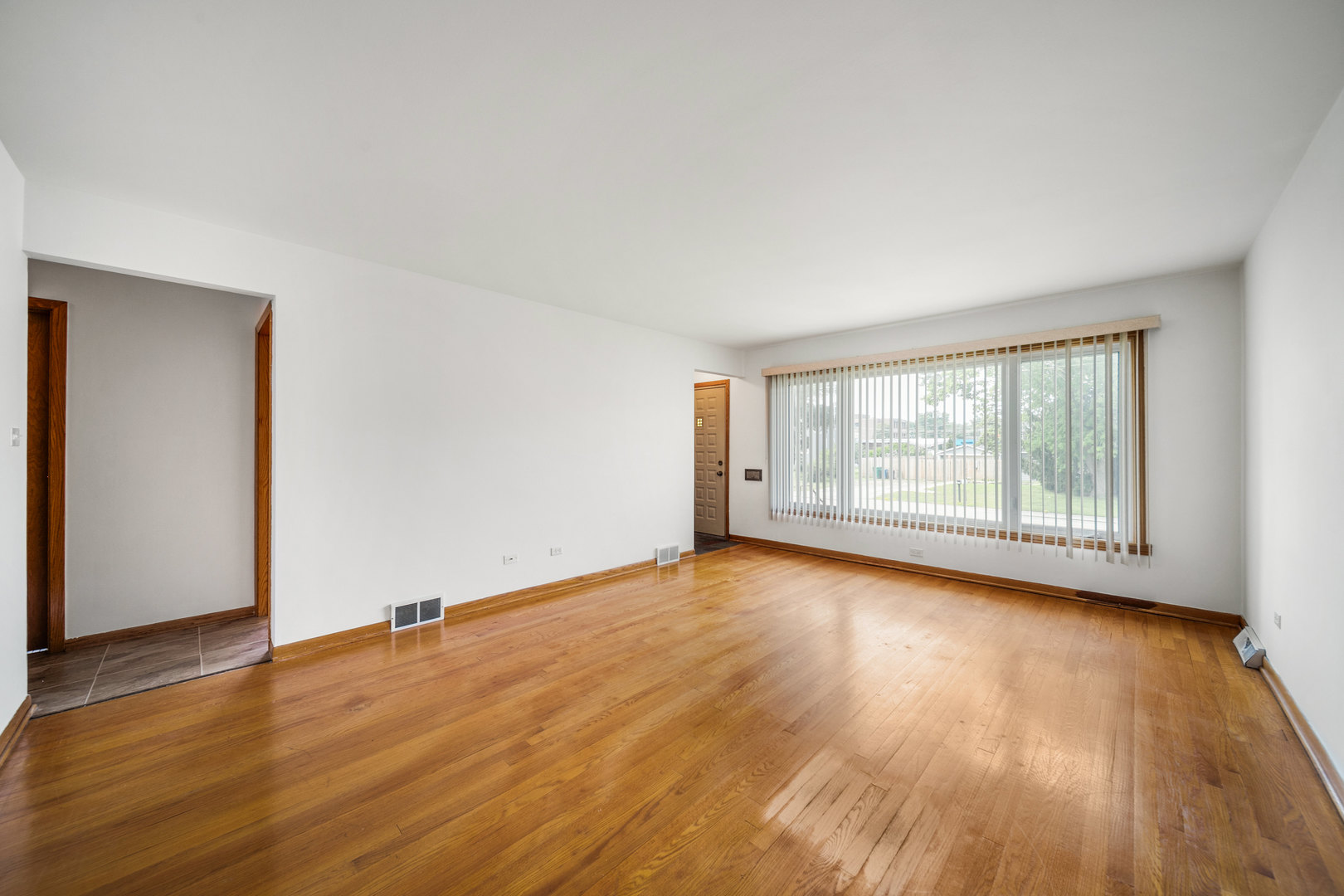8013 Neva Avenue, Burbank, IL 60459