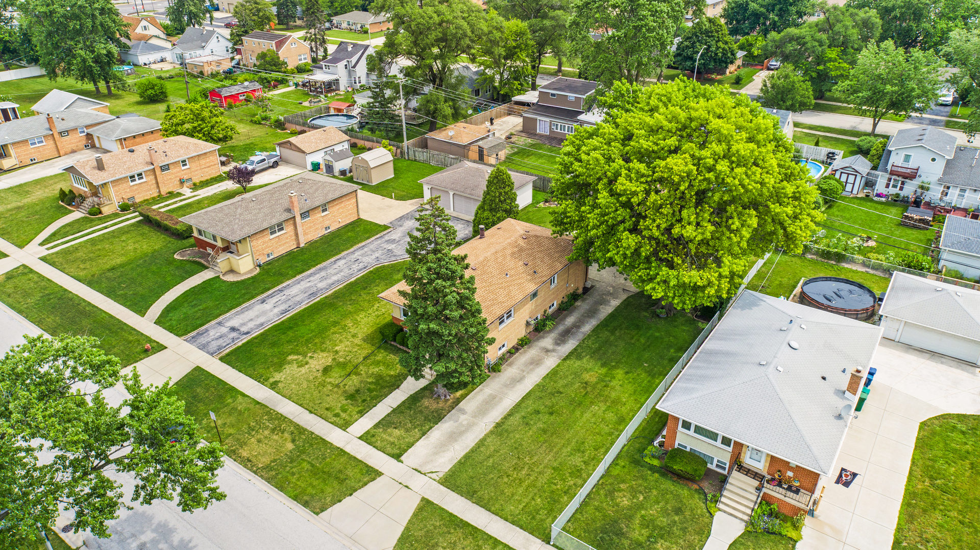 8013 Neva Avenue, Burbank, IL 60459