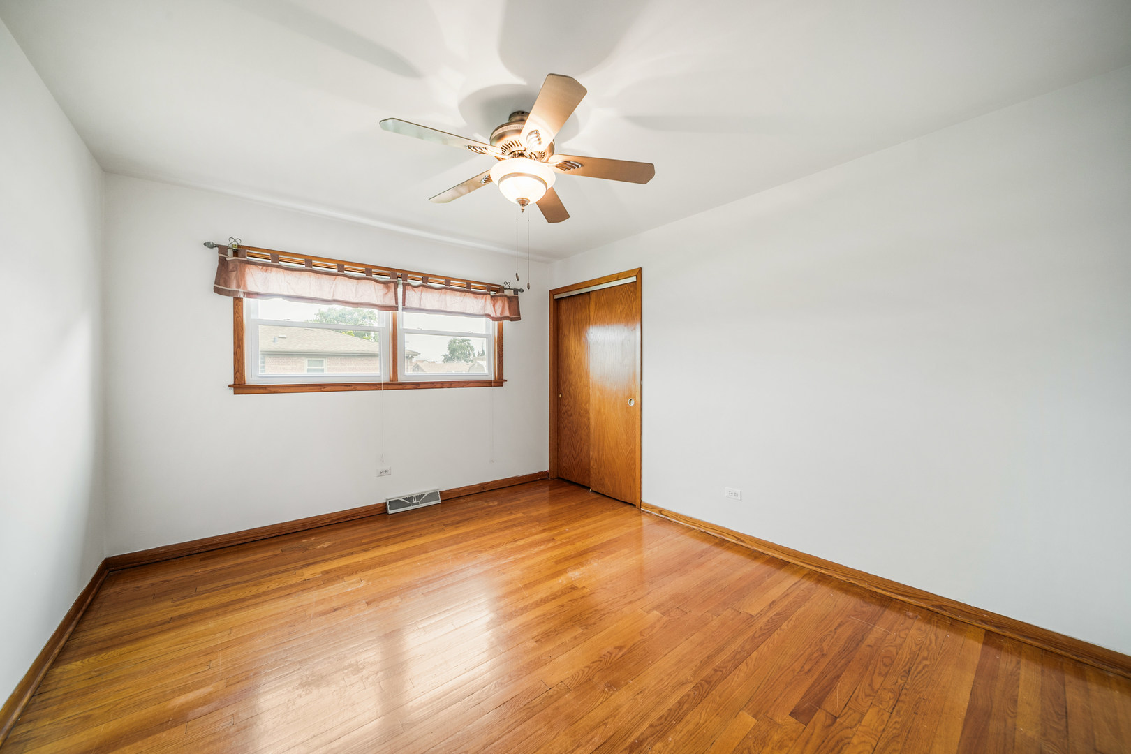 8013 Neva Avenue, Burbank, IL 60459