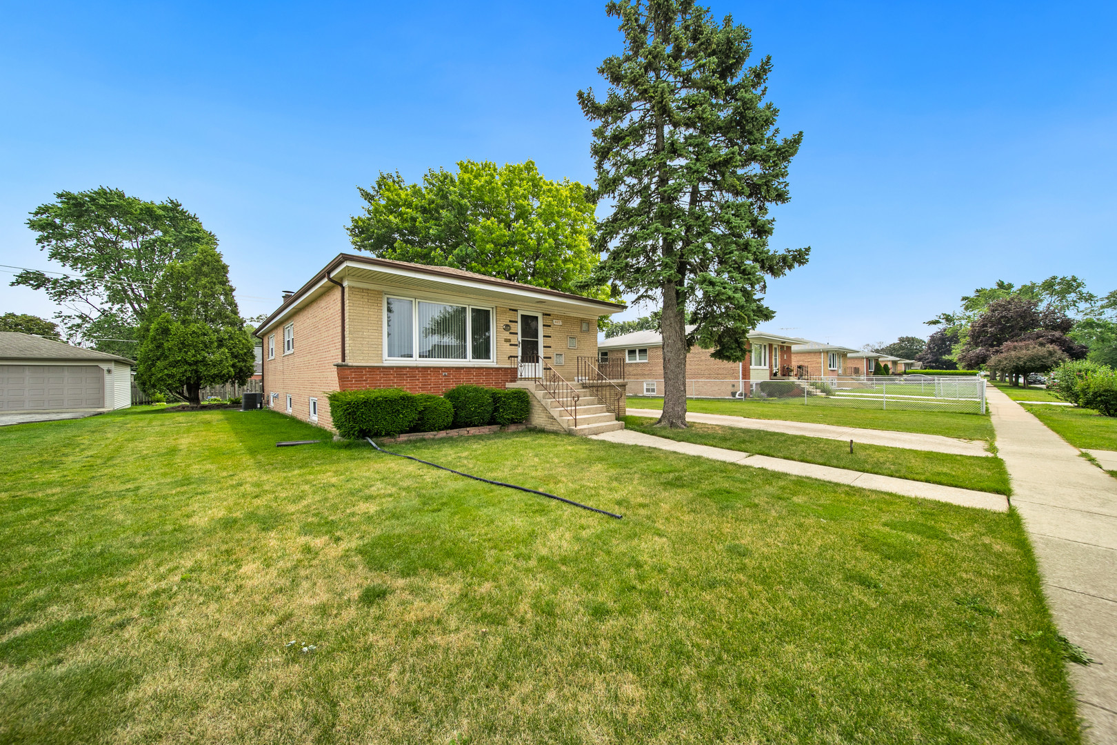8013 Neva Avenue, Burbank, IL 60459