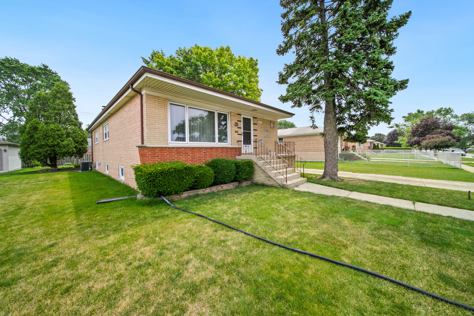 8013 Neva Avenue, Burbank, IL 60459