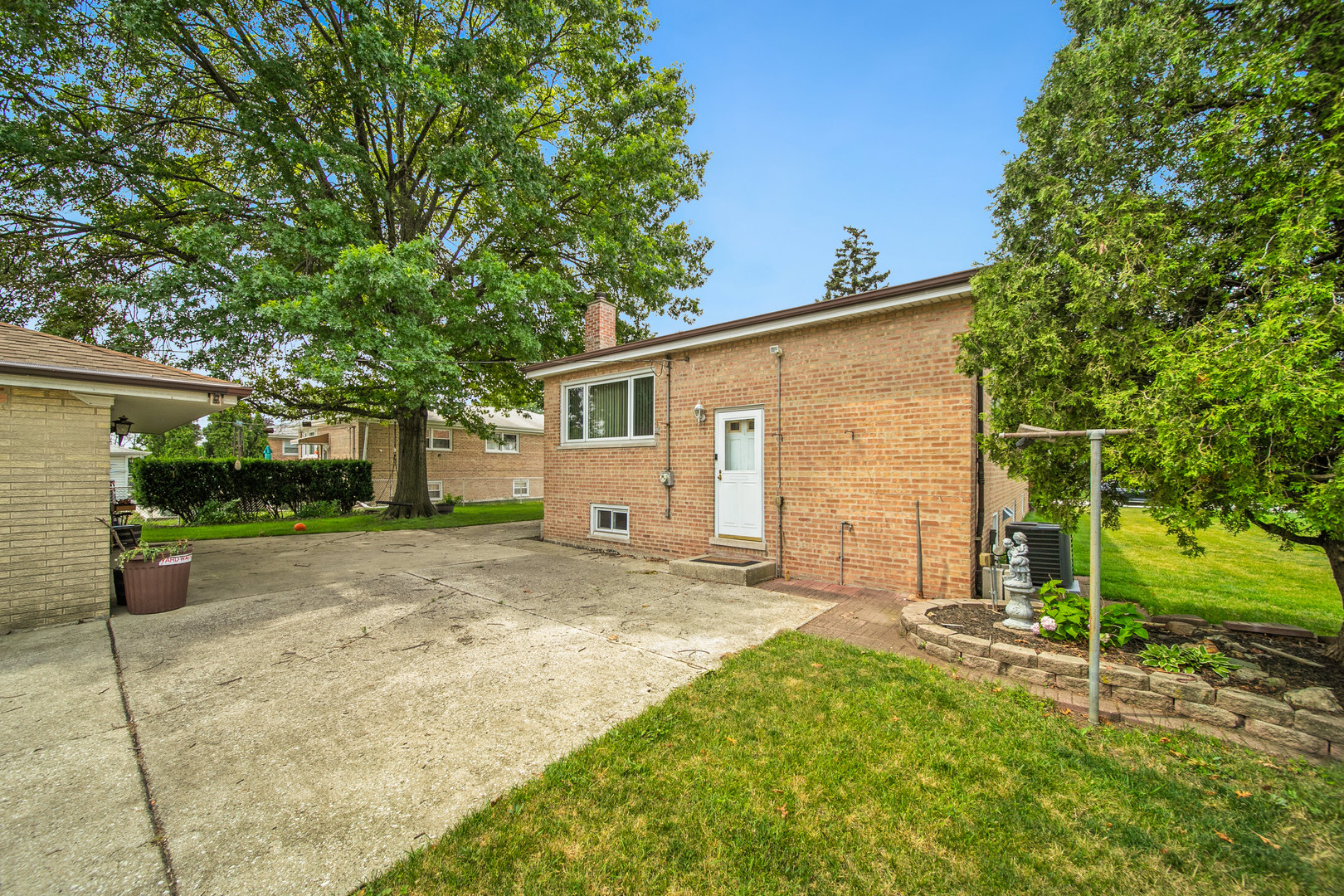 8013 Neva Avenue, Burbank, IL 60459