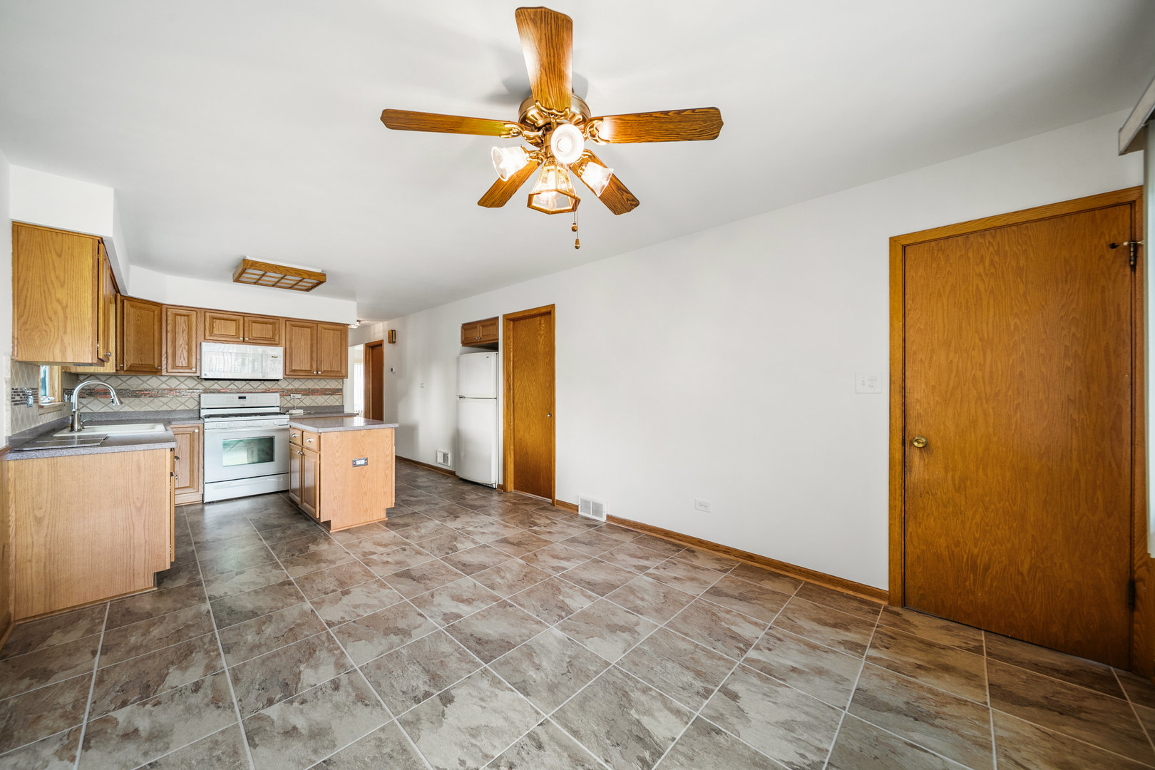 8013 Neva Avenue, Burbank, IL 60459